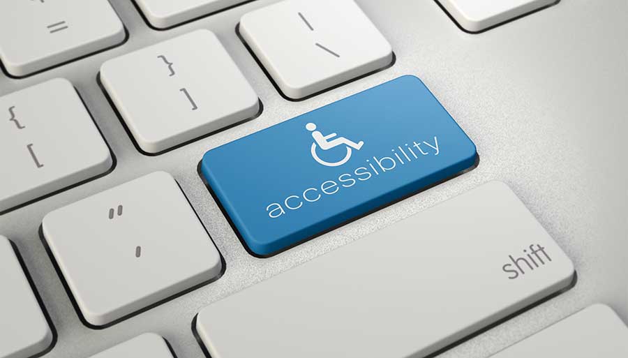 Bild: Rollstuhl auf einer Tastatur symbolisiert die Barrierefreiheit im Netz